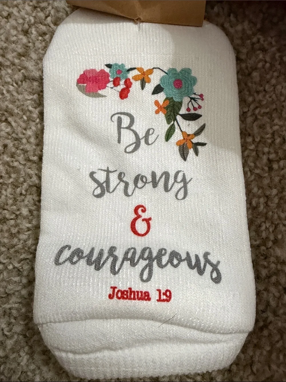nb Standing on the Word White Floral 'Be Strong & Courageous' Socks
